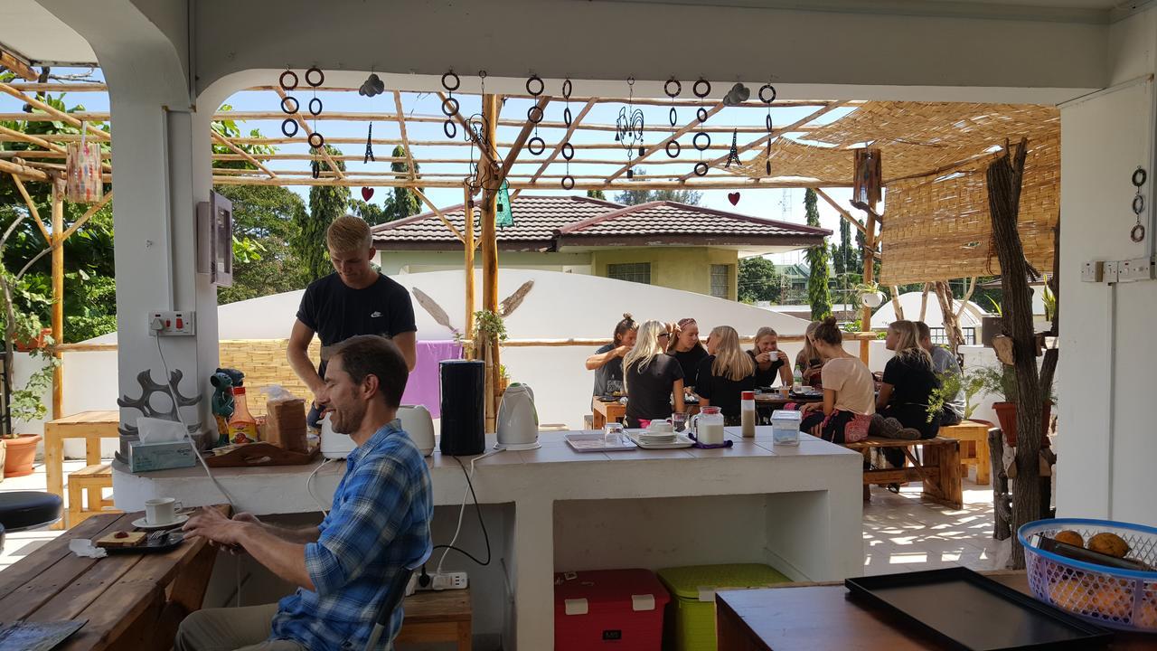 Auberge de jeunesse Hunch Backpackers à Dar es Salaam Extérieur photo
