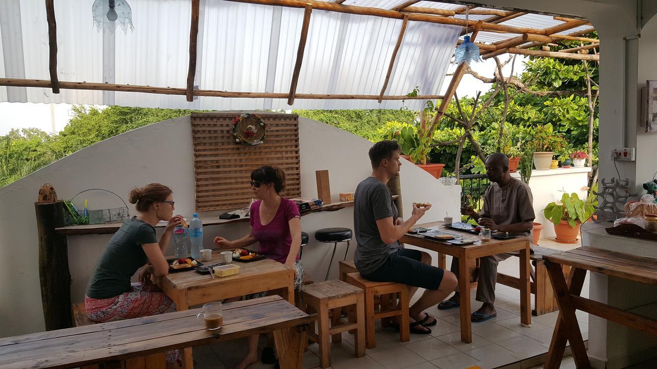 Auberge de jeunesse Hunch Backpackers à Dar es Salaam Extérieur photo